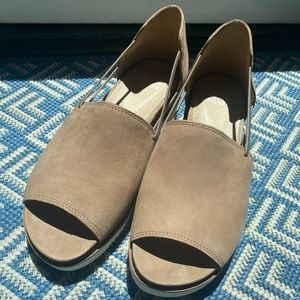 Eileen Fisher Brand New Nude Suede Sandals